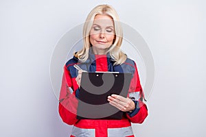 Photo of serious focused old woman wear uniform paramedic hold write clipboard isoalted on grey color background