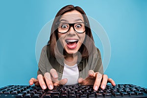 Photo of shocked manager lady use web camera text message software development isolated over blue color background