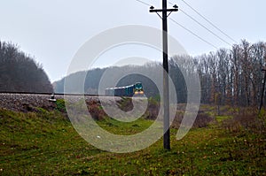 Photo of train coming around bend