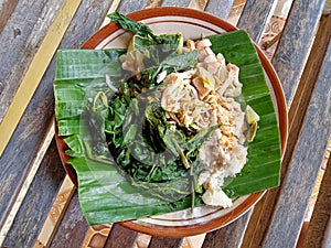 Photo of a typical Indonesian salad food object called Gudang