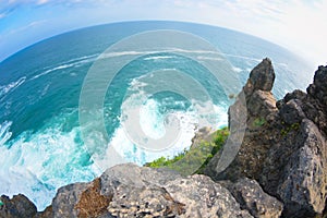 Photo of the vast ocean by shooting from the top of the cliff.