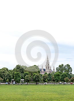 Photo view from park on town hall rathaus