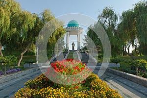 Alisher Navoiy Statue in Tashkent photo