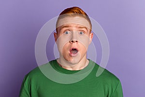 Photo of young astonished man crazy stupor panic fake information rumor isolated over violet color background