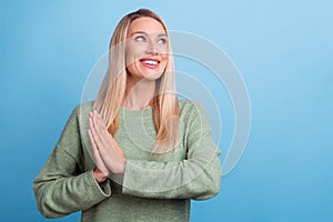 Photo of young beautiful woman wondered look empty space hope beg expectation isolated over blue color background