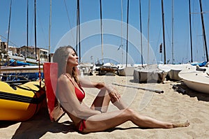 Photo Young Girl Making Chill Time Beach.Fitness Active Woman Spending Relax After Yaht Session Open Sea.Summer Season