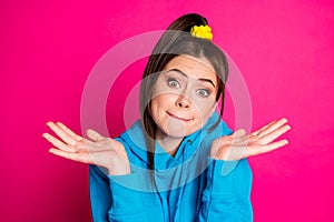 Photo of young uncertain unsure doubtful girl shrug shoulders don't know hesitant isolated on pink color background