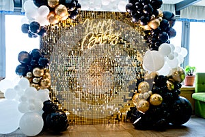 Photo zone with golden sparkles, balloons and the inscription Happy Birthday