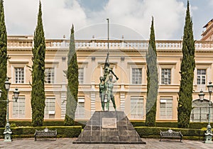 Photograph of the exterior of the Literary Institute in Toluca, State of Mexico, the building, its gardens are distinguished