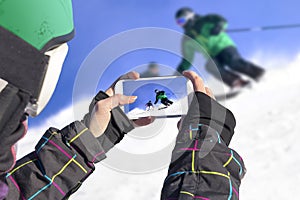 Photographed two skiers with cell phone