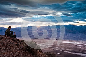 photographer at Dante\'s View in death valley