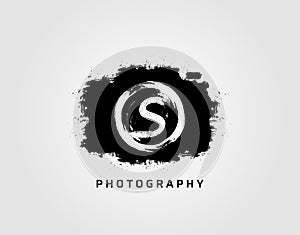 Photography letter S logo design concept template. Rusty Vintage Camera Logo Icon