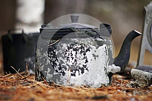 Photos of the old kettle with peeling paint.