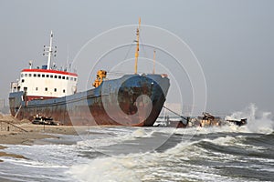 Photos of ships thrown by a storm