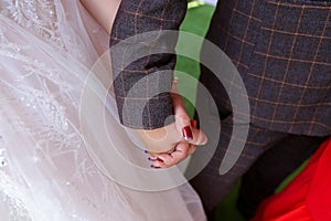 Photos of Vietnam wedding day Bride and groom hand in hand