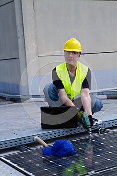 Photovoltaic laborer