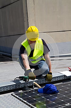 Photovoltaic laborer