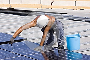 Photovoltaic panels laborer