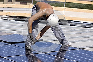 Photovoltaic panels laborer