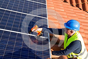 Photovoltaic worker