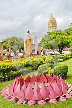 Phra Attharot.