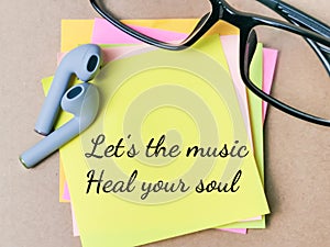 Phrase LETS THE MUSIC HEAL YOUR SOUL written on sticky note