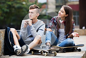 Phubbing: teenager ignore his friend photo