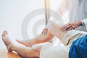 Physical Doctor consulting with patient Knee problems Physical therapy concept