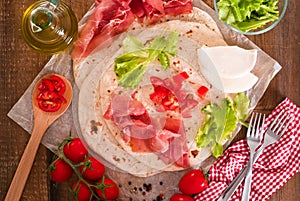Piadina with ham and lettuce.