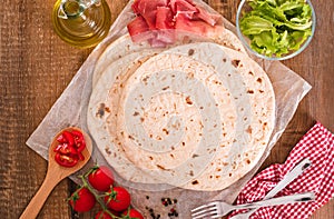 Piadina with ham and lettuce.