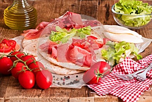 Piadina with ham and lettuce.