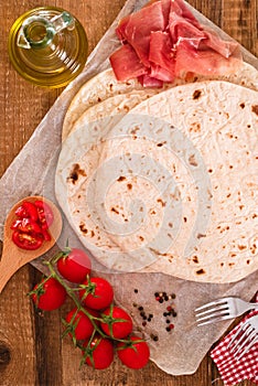 Piadina with ham and lettuce.