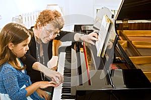 Klavír učiteľ 