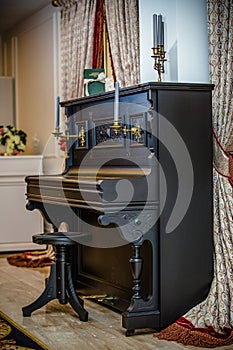 Pianoelegant beauty vintage piano