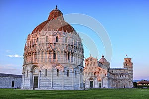 Piazza del Duomo o dei Miracoli or Cathedral Square of Miracles, Baptistery, Pisa, Italy, hdr