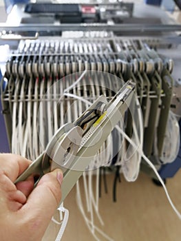 Pick and place feeder for automatic electronic components assembly