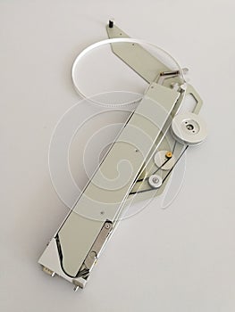 Pick and place feeder for automatic electronic components assembly