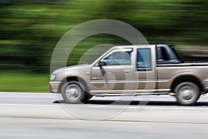 Pick-up Speeding in road