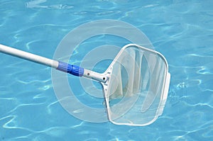 Picker of the pool surface