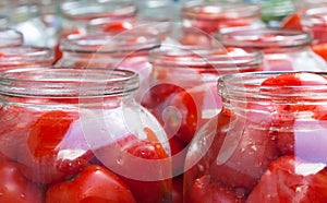 Pickling canning the tomatoes