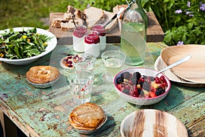 Picnic table setting