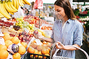 Picture of woman at marketplace buying fruits