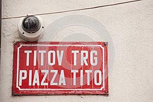 Picture of a bilingual sign indicating Tito Square Street,