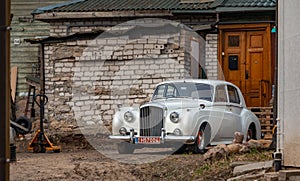 Rolls-Royce Silver Cloud White