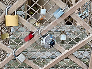 Picture of a gate with padlocks on the Brooklyn Bridge