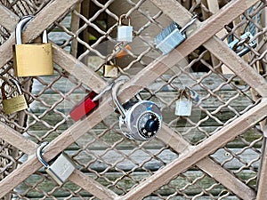Picture of a gate with padlocks on the Brooklyn Bridge photo