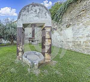 Picture of a historic well in the Istrian municipality of Groznjan