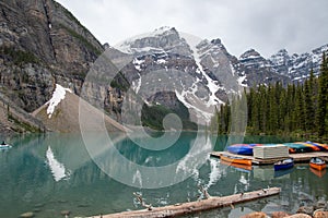 A picture of Moraine lake and ten peaks with boats.