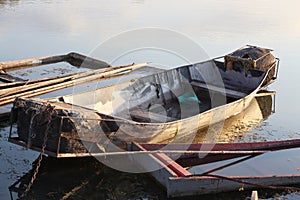 Picture of an old fishing boat that was left by the river