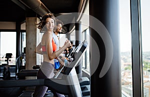 Picture of people running on treadmill in gym